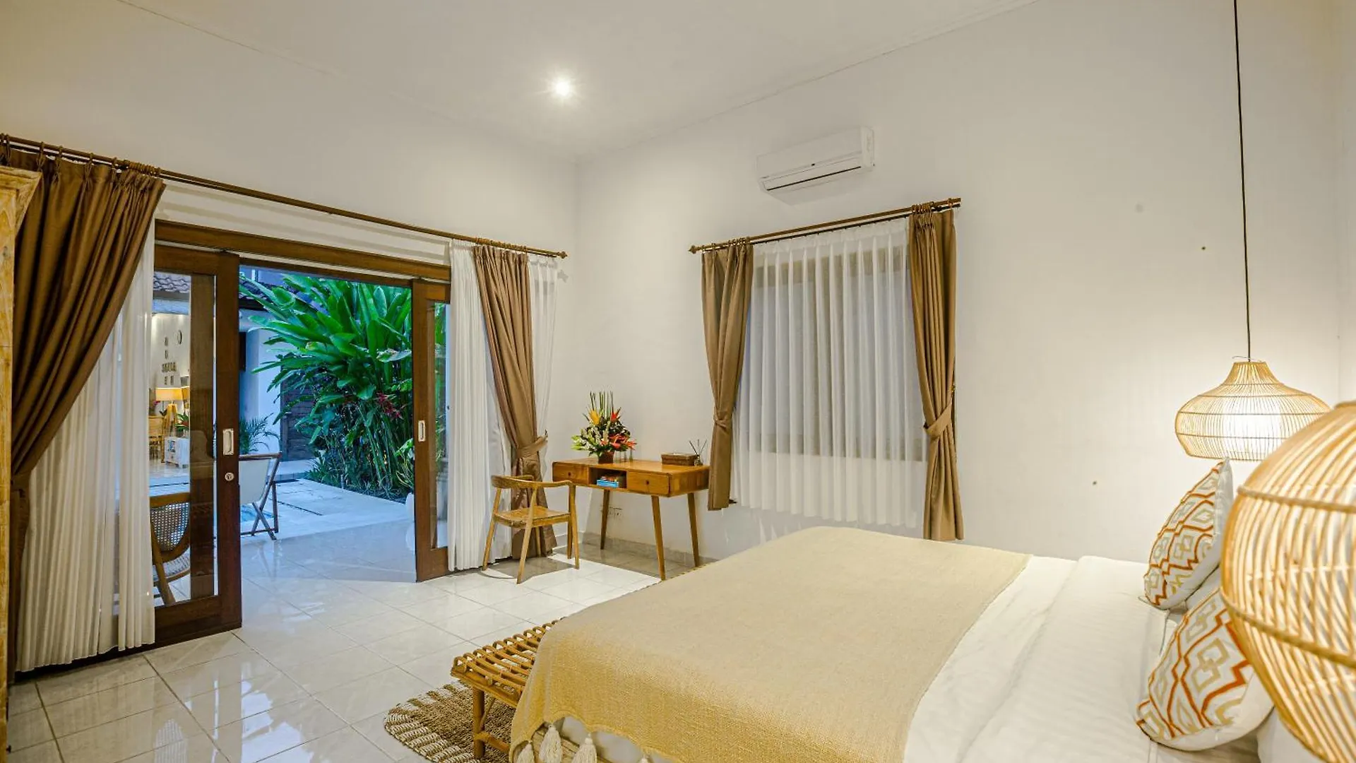 Villa Deba I By Bali Villa Solutions Seminyak  Seminyak (Bali)