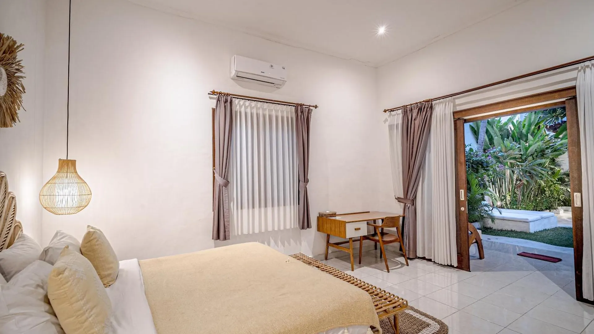 Villa Deba I By Bali Villa Solutions Seminyak  Seminyak (Bali)